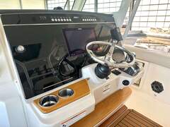 Boston Whaler Outrage 360 - picture 8