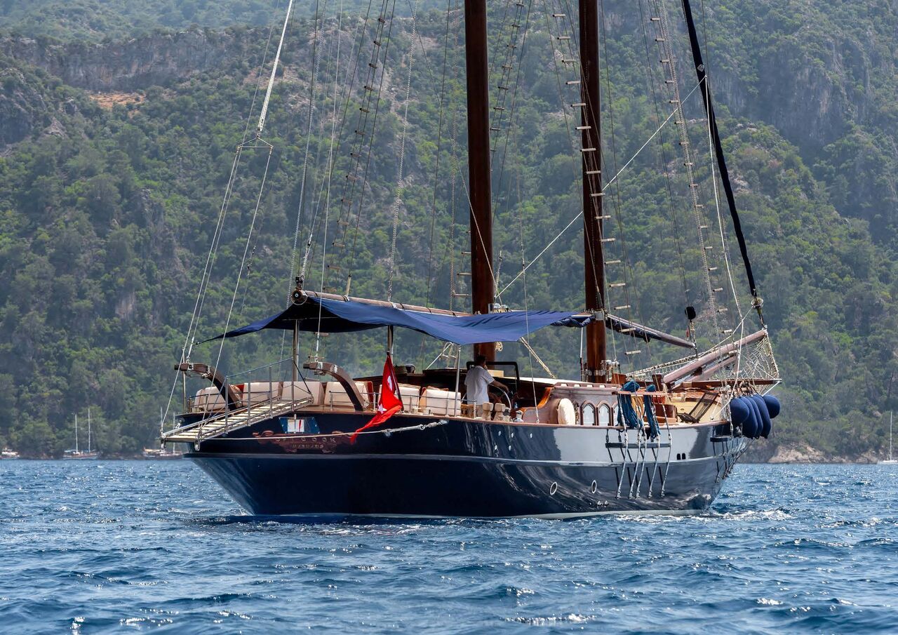 Classic Sailing Yacht - image 2