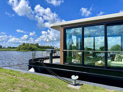 Homeship Lotus Navigator 14 Houseboat - picture 7