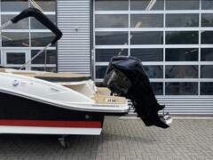 Sea Ray SPX 210 Outboard - fotka 5