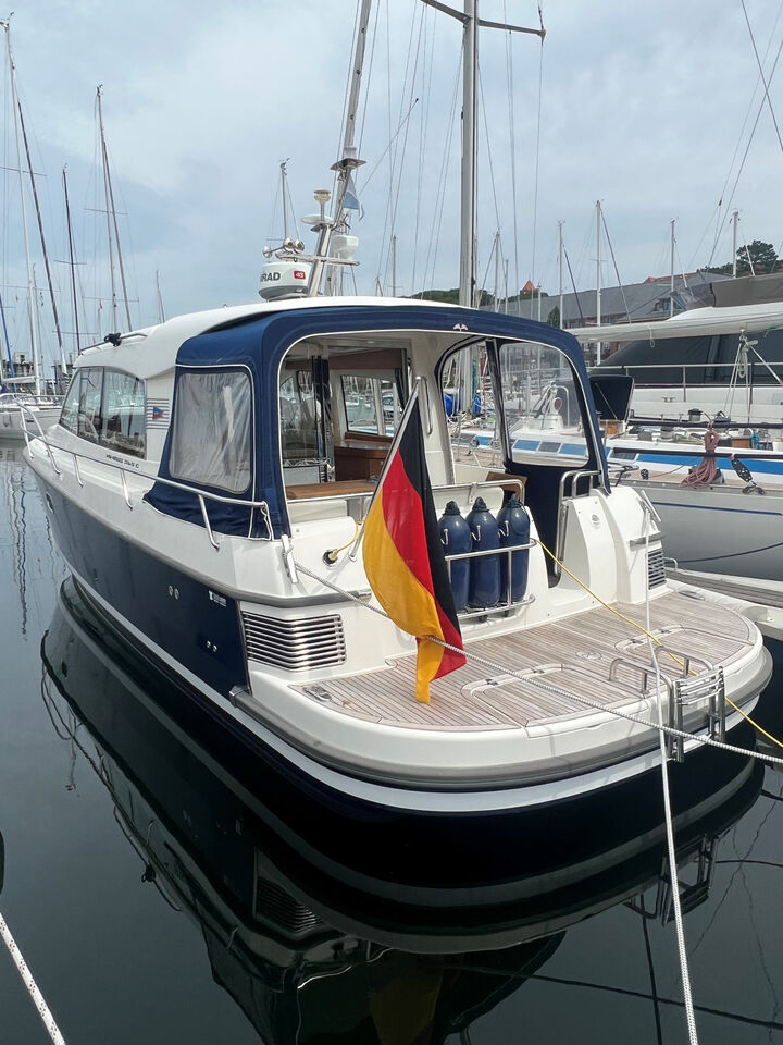 Nimbus 365 Coupe mit Yacht Controller Liegeplatz