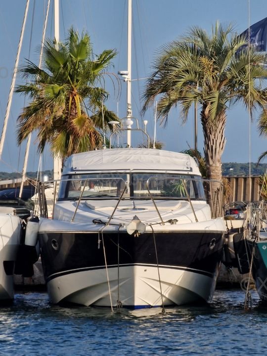 Princess This V48 Sport is a Sports Motorboat from - resim 2