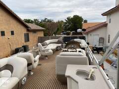 Sun Tracker Party Barge 27 - resim 5