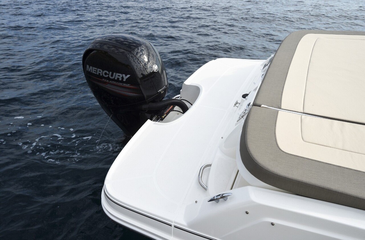 Bayliner VR5 Cuddy Outboard - zdjęcie 2