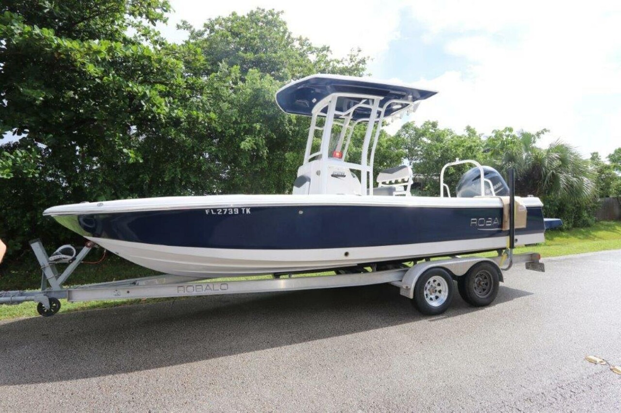 Robalo 226 Cayman (powerboat) for sale
