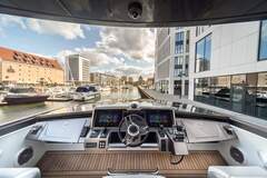 Galeon 700 Skydeck - picture 9