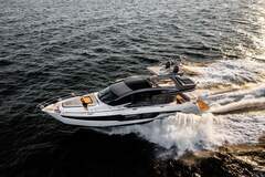 Galeon 700 Skydeck - picture 5