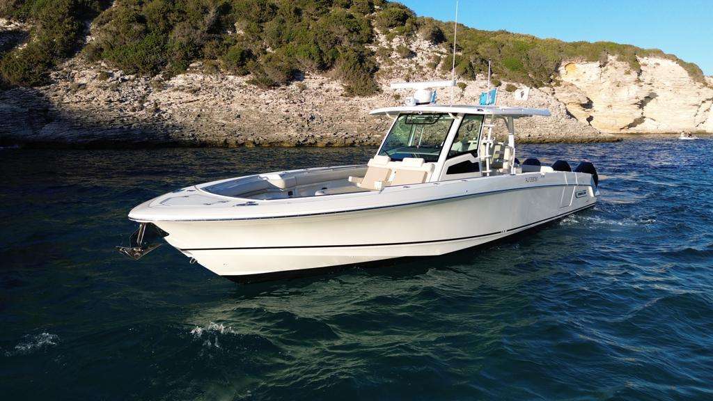 Boston Whaler Outrage 380 - picture 2