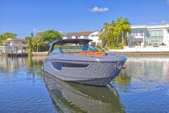 Cruisers Yachts 38 GLS - picture 4