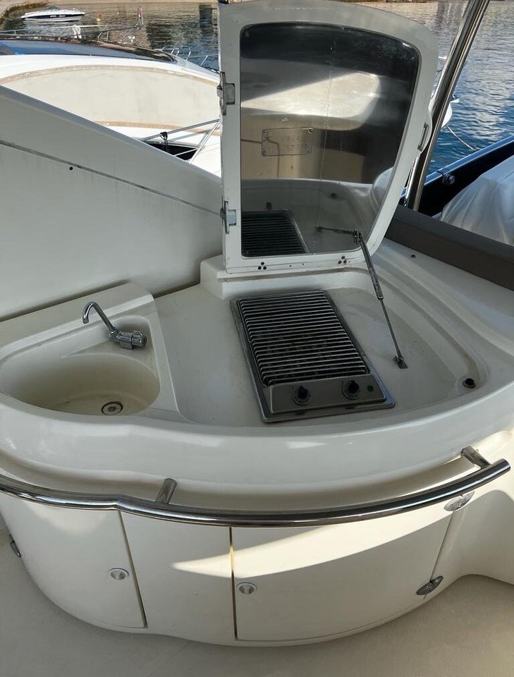 Azimut 62 Fly Hardtop - picture 3