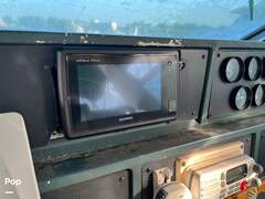 Sea Ray 390 Express Cruiser - picture 10
