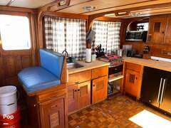 Marine Trader 40 Double Cabin - picture 10