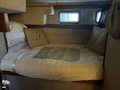 Carver 3207 Aft Cabin - picture 10