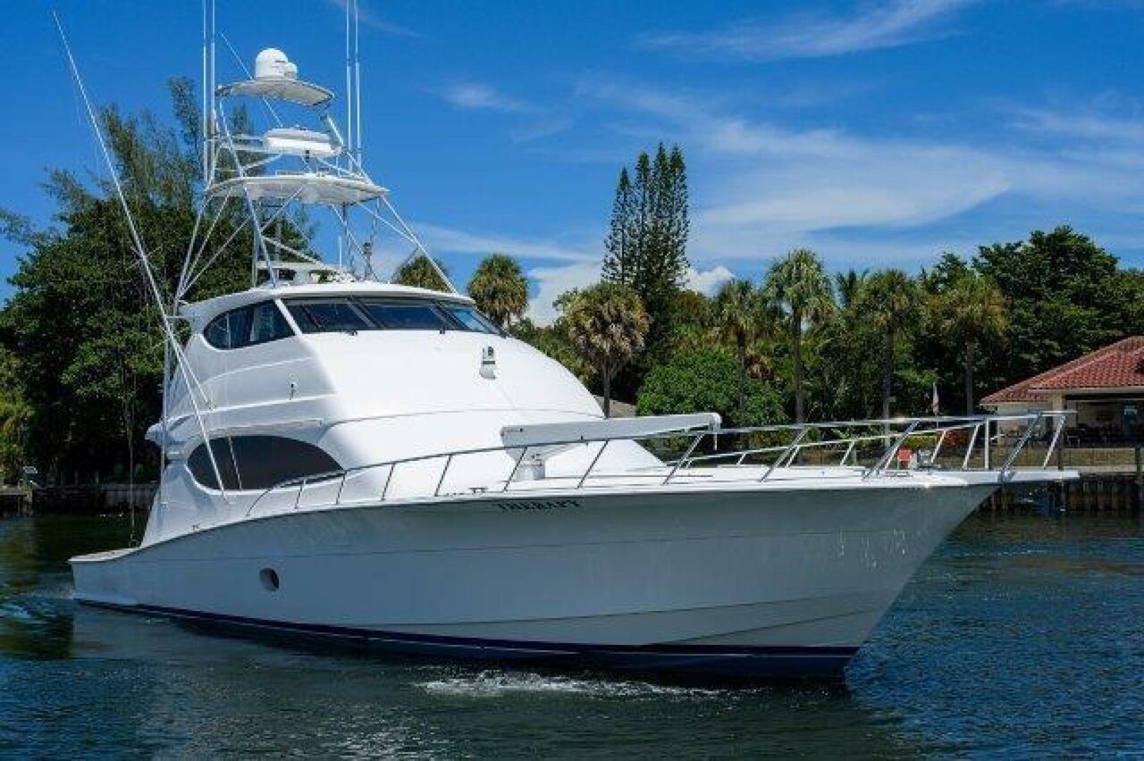 Hatteras 68 Convertible - picture 3