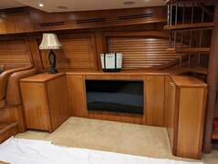Hatteras 68 Convertible - picture 6