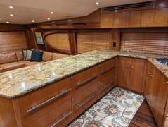 Hatteras 68 Convertible - picture 8