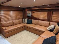 Hatteras 68 Convertible - picture 4