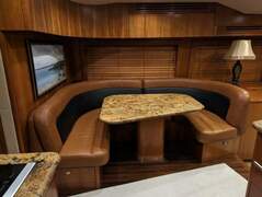 Hatteras 68 Convertible - picture 9