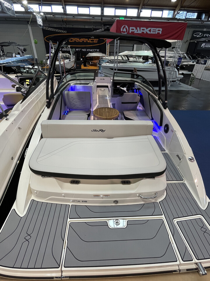 Sea Ray 210 SPXE - neues Modell! - picture 3
