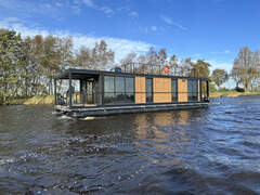 Modern 15 Houseboat - image 3