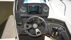 Quicksilver Activ 555 Cabin mit 80 PS Lagerboot - picture 2