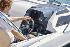Quicksilver Activ 555 Cabin mit 80 PS Lagerboot - picture 4