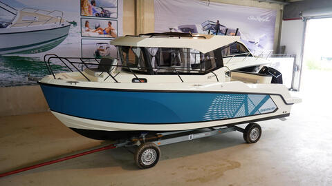 Quicksilver Activ 805 Pilothouse mit 250 PS Lagerboot