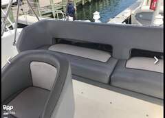 Cruisers Yachts 4280 Express Bridge - picture 10