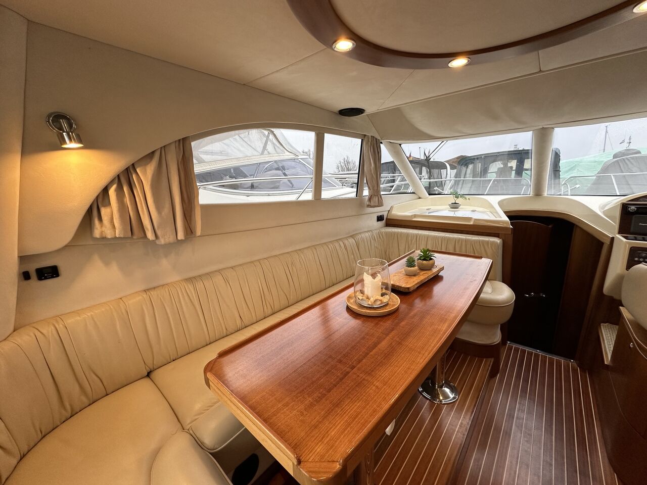 Galeon 330 Fly - picture 3