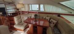 VZ 18 : Internal Staircase to Reach the Flybridge - picture 5