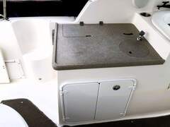 Rinker 280 Express Cruiser - picture 7