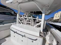 Boston Whaler 380 Outrage Model 2023: 4 Still a - image 5
