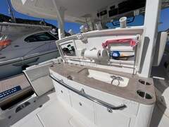 Boston Whaler 380 Outrage Model 2023: 4 Still a - image 8