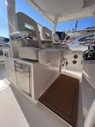 Boston Whaler 380 Outrage Model 2023: 4 Still a - picture 10