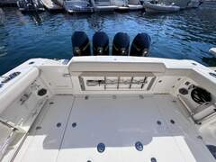 Boston Whaler 380 Outrage Model 2023: 4 Still a - image 7