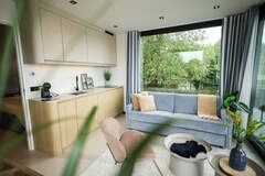 Revolution House Boat 11 - picture 8