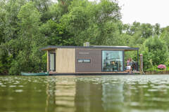 Revolution House Boat 11 - picture 1