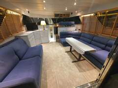 Fairline Squadron 50 Fly - picture 8