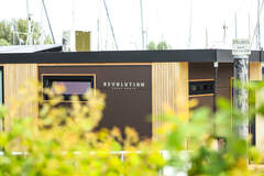 Revolution Houseboat 11 - imagem 6
