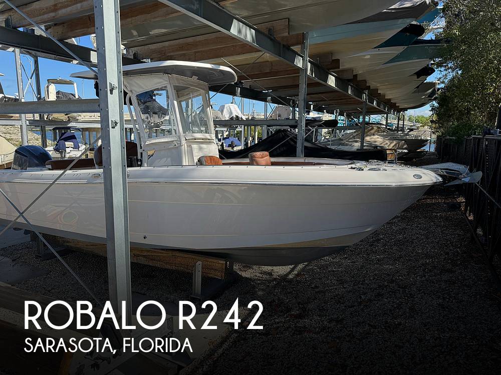 Robalo R242 (powerboat) for sale