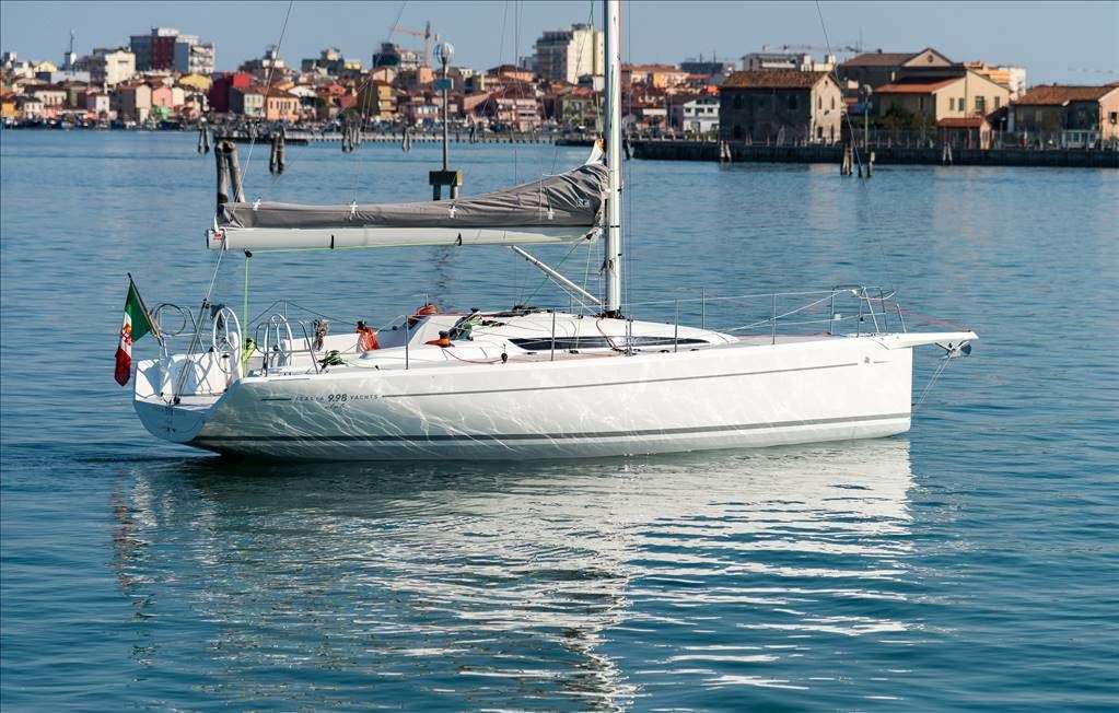 Italia Yachts 9.98 - imagem 2