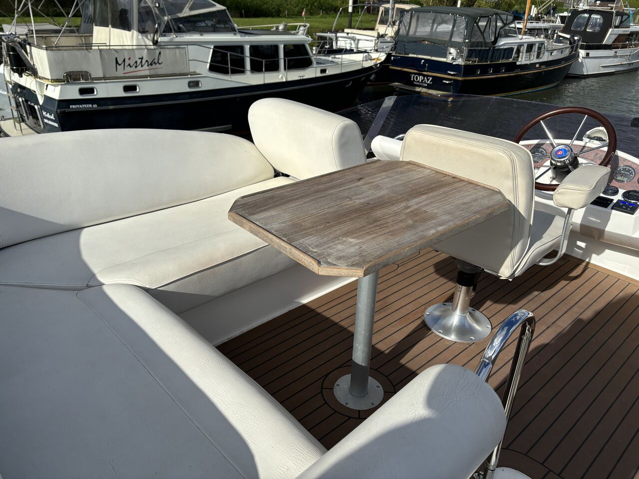 Galeon 330 Fly - picture 2