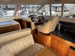 Galeon 330 Fly - picture 10