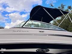 Sea Ray 220 Sundeck - picture 7