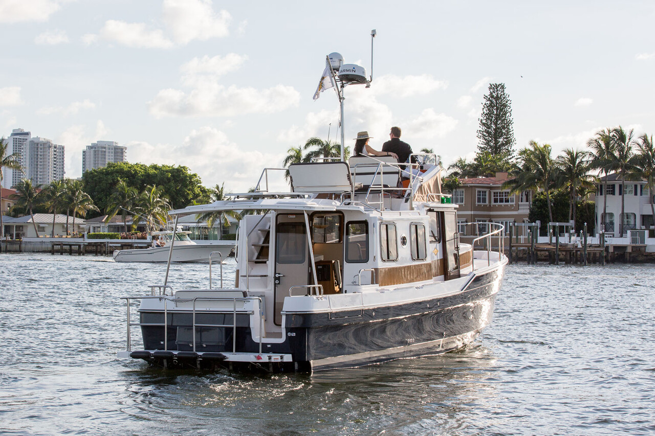 Ranger tugs R-31 CB Luxury Edition - picture 2