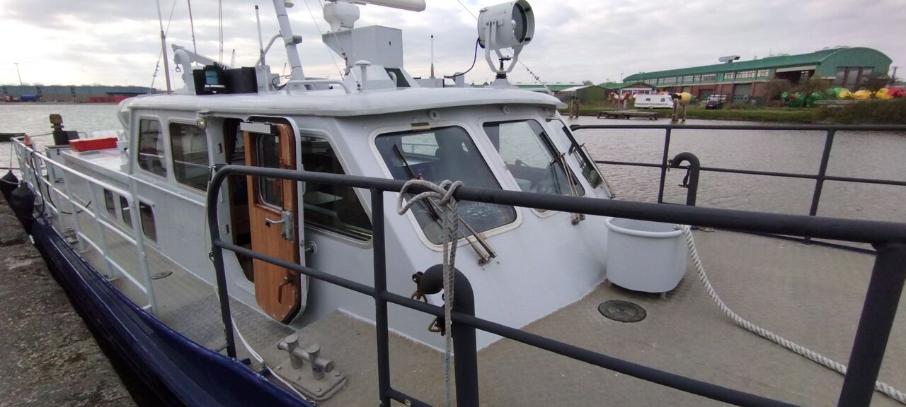 Motorboot ehem. Zollboot Wohnboot Aluboot Kran