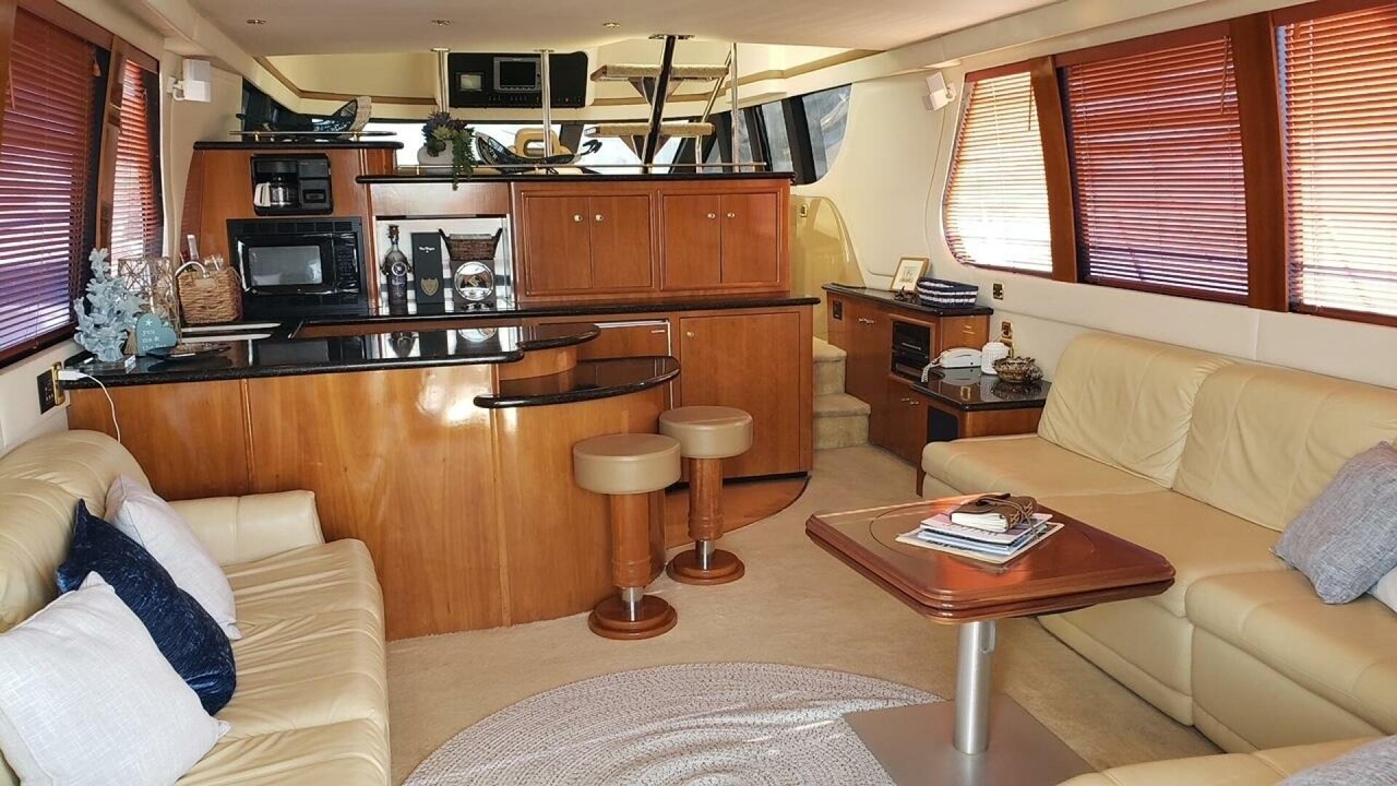 Carver 570 Voyager Pilothouse - image 3