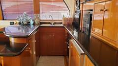 Carver 570 Voyager Pilothouse - picture 5