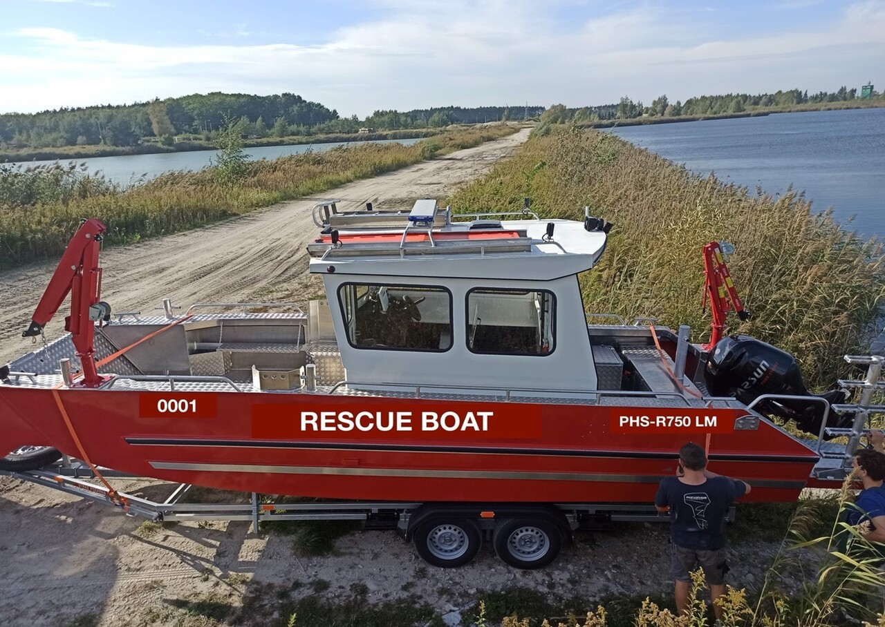 Fire and Rescue Boat PHS-R750 - image 3