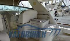 Sea Ray 330 Express Cruiser - picture 7